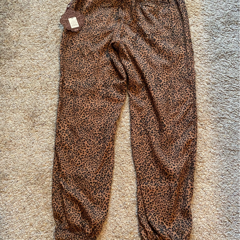 Knox Rose cheetah print BoHo style lightweight pants women’s size xs NWT